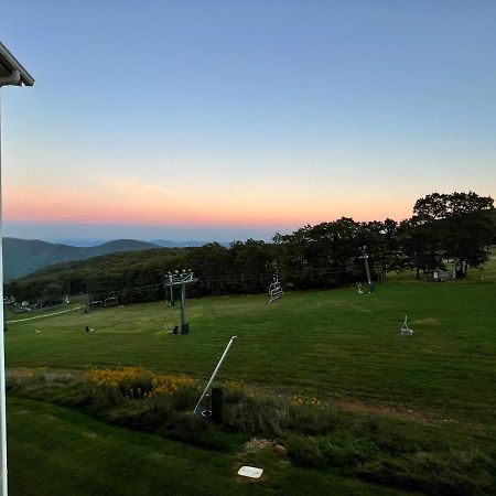 Diamond Adventure Slope Side With Foosball And Arcade At Wintergreen Resort Екстер'єр фото
