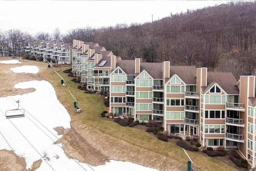 Diamond Adventure Slope Side With Foosball And Arcade At Wintergreen Resort Екстер'єр фото
